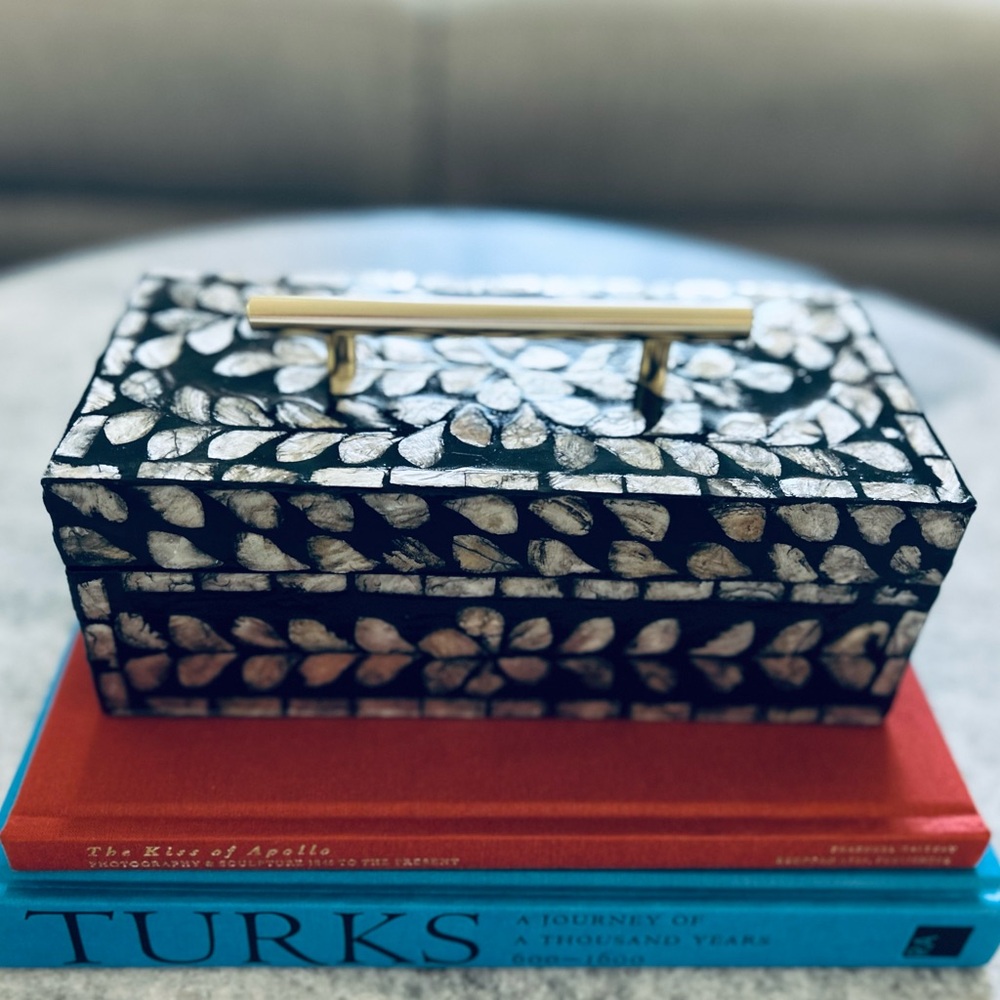 Vintage Black Shell Jewelry Box With Gold Toned Handle - Picture 3 of 5